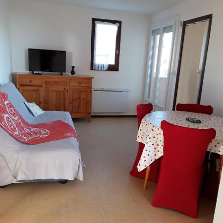 Appt 2 Ou 4 Personnes Avec Piscine, Tennis Et Parking Prive Fleury  Buitenkant foto